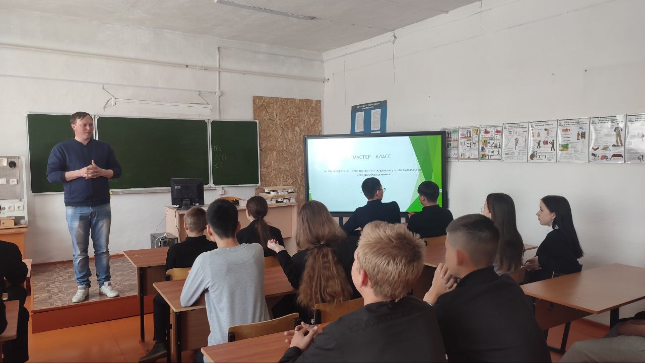 21 мая для учащиеся 6-11 классов преподаватели Могойтинского филиала ГБОУ &amp;quot; БКТиС&amp;quot; провели мастер-классы по профессии &amp;quot;Электромонтер по ремонту и обслуживанию электрооборудования&amp;quot; и специальности &amp;quot;Туризм&amp;quot;..